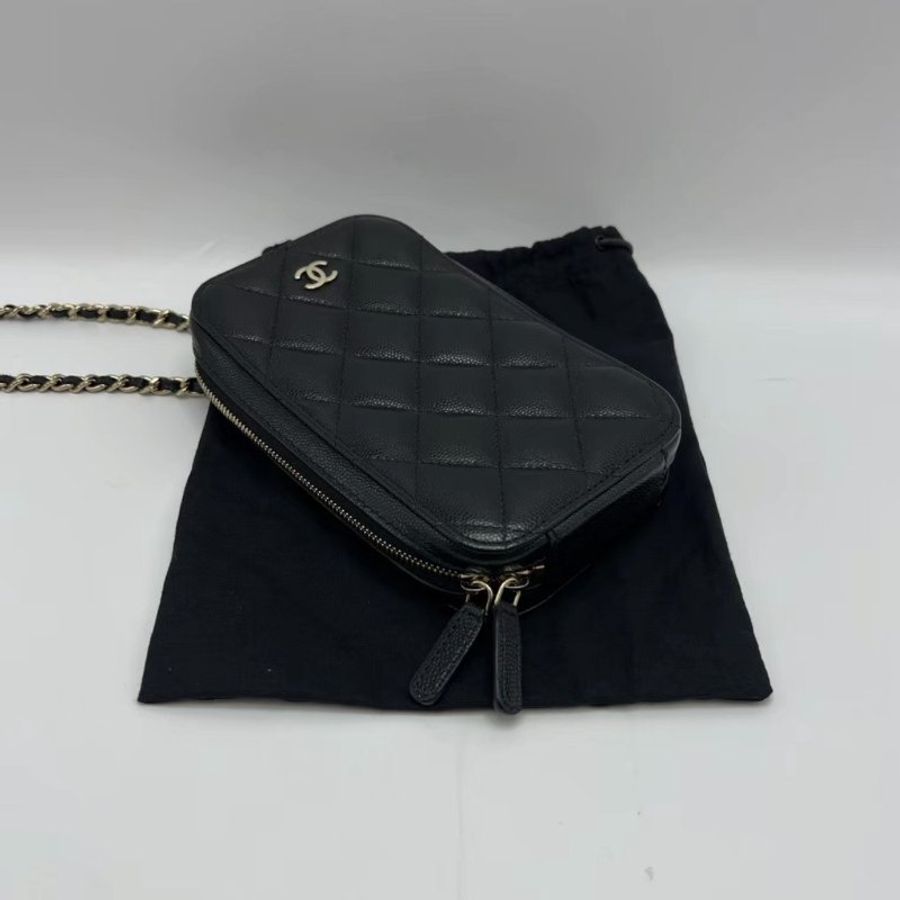 CHANEL 黑金荔枝牛皮手機包10*17.5*4 98新配件塵袋-4