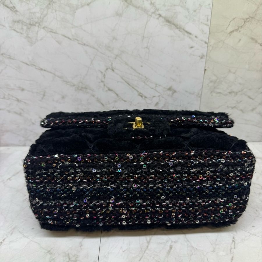CHANEL 毛呢彩線亮片包邊毛毛口蓋包 黑-2