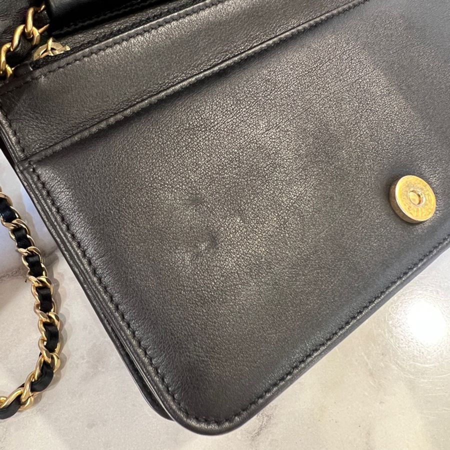 Chanel 黑牛皮霧金釦Boy WOC. A83222-11