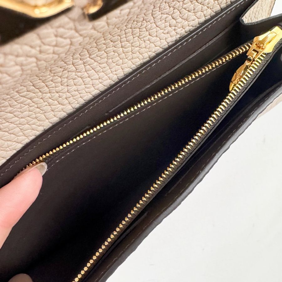 LV Capucines 卵石色長夾 晶片款 近全新-13