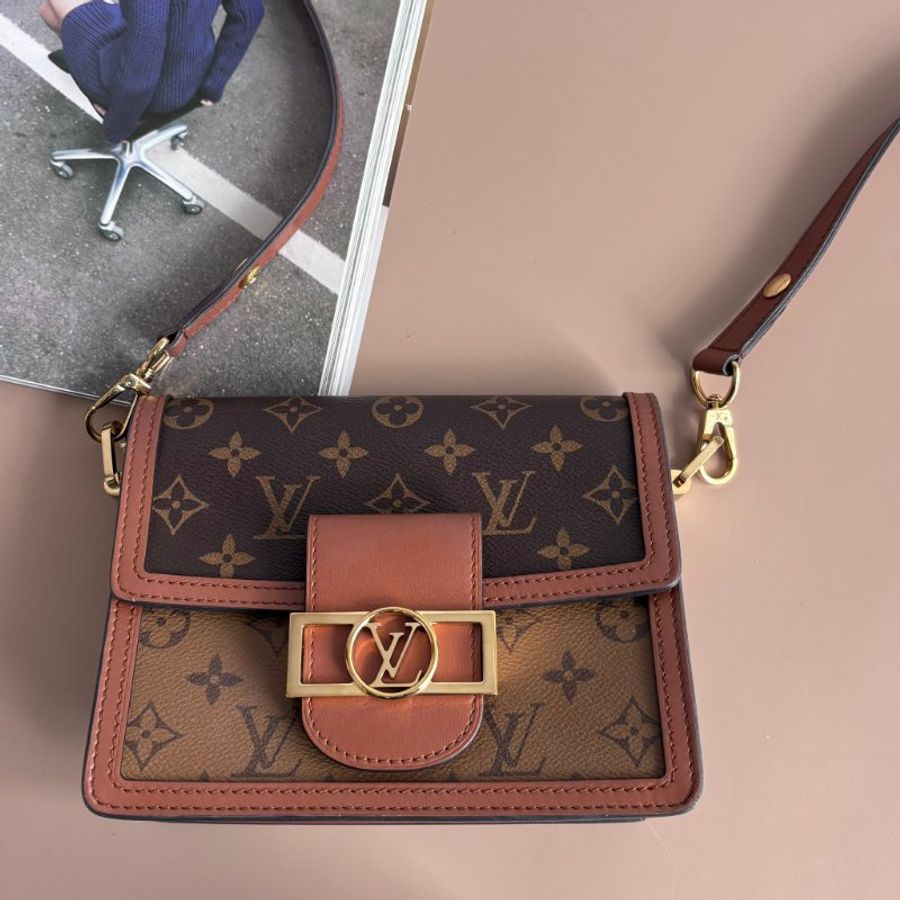 ::Louis Vuitton:: LV M45959 雙色花紋MINI達芙妮肩背包 斜背包-0