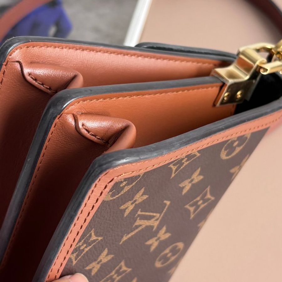 ::Louis Vuitton:: LV M45959 雙色花紋MINI達芙妮肩背包 斜背包-10
