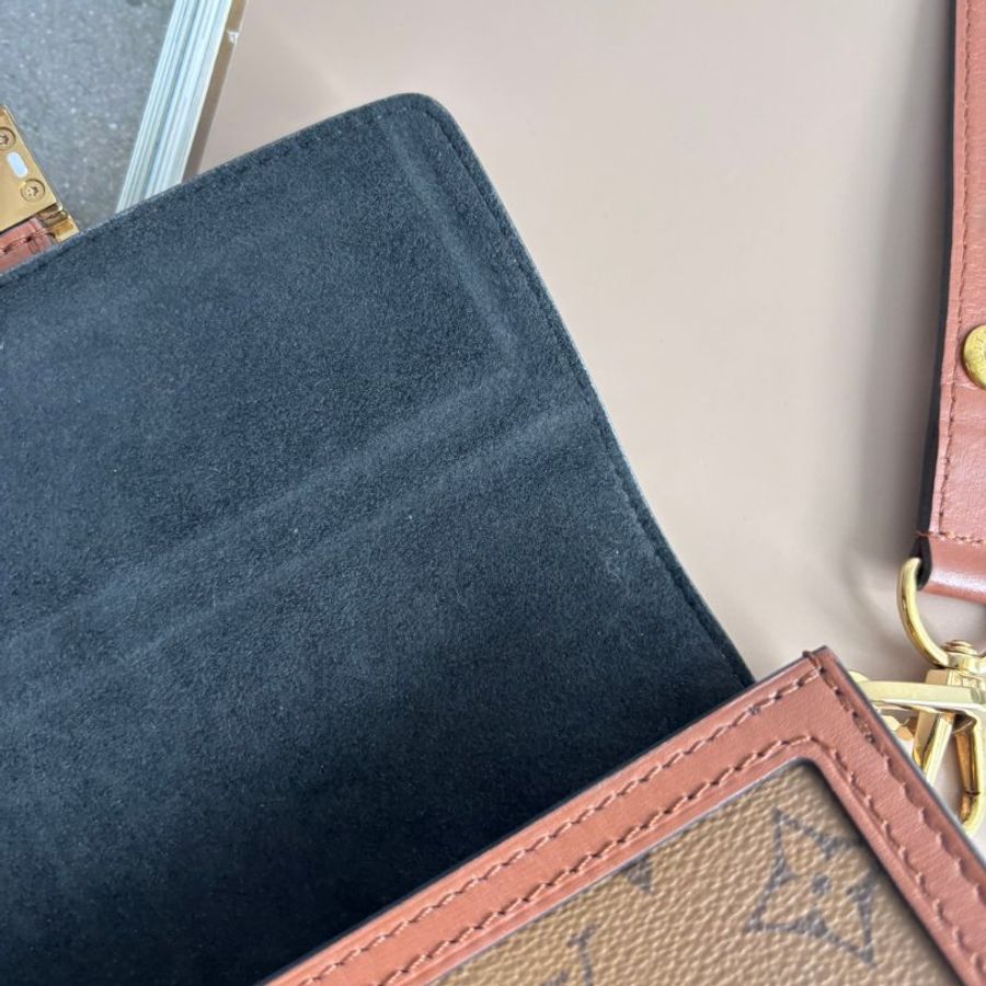 ::Louis Vuitton:: LV M45959 雙色花紋MINI達芙妮肩背包 斜背包-22