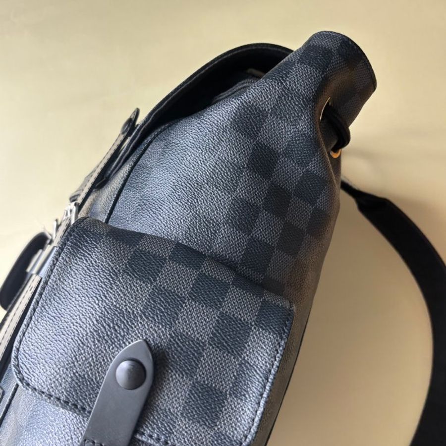 ::LOUIS VUITTON:: LV Christopher 黑色棋盤格男士後背包-9