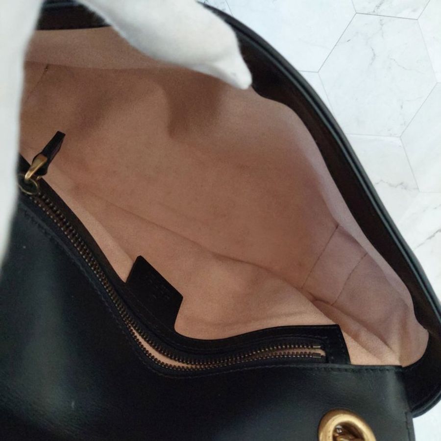 Gucci Marmont 🎀現品實拍 🎀仿舊 金雙G 皮革斜背/肩背包-26cm(443497-黑)~二手品約9成新-44