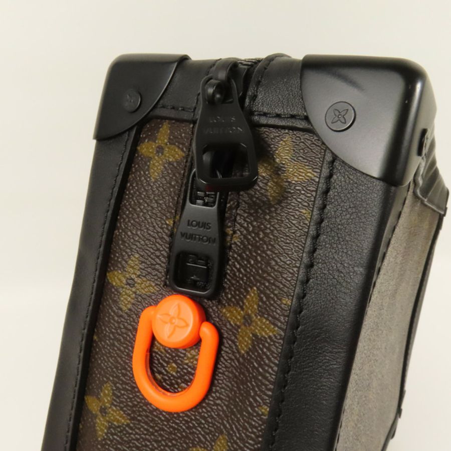LOUIS VUITTON Monogram Solar Soft Trunk肩背袋-12