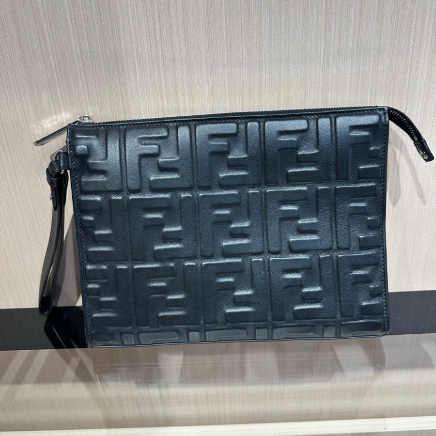 FENDI芬迪 双FLogo压印纯色 纳帕皮革 手拿包-1