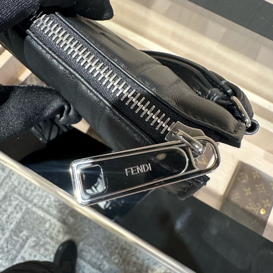 FENDI芬迪 双FLogo压印纯色 纳帕皮革 手拿包-9