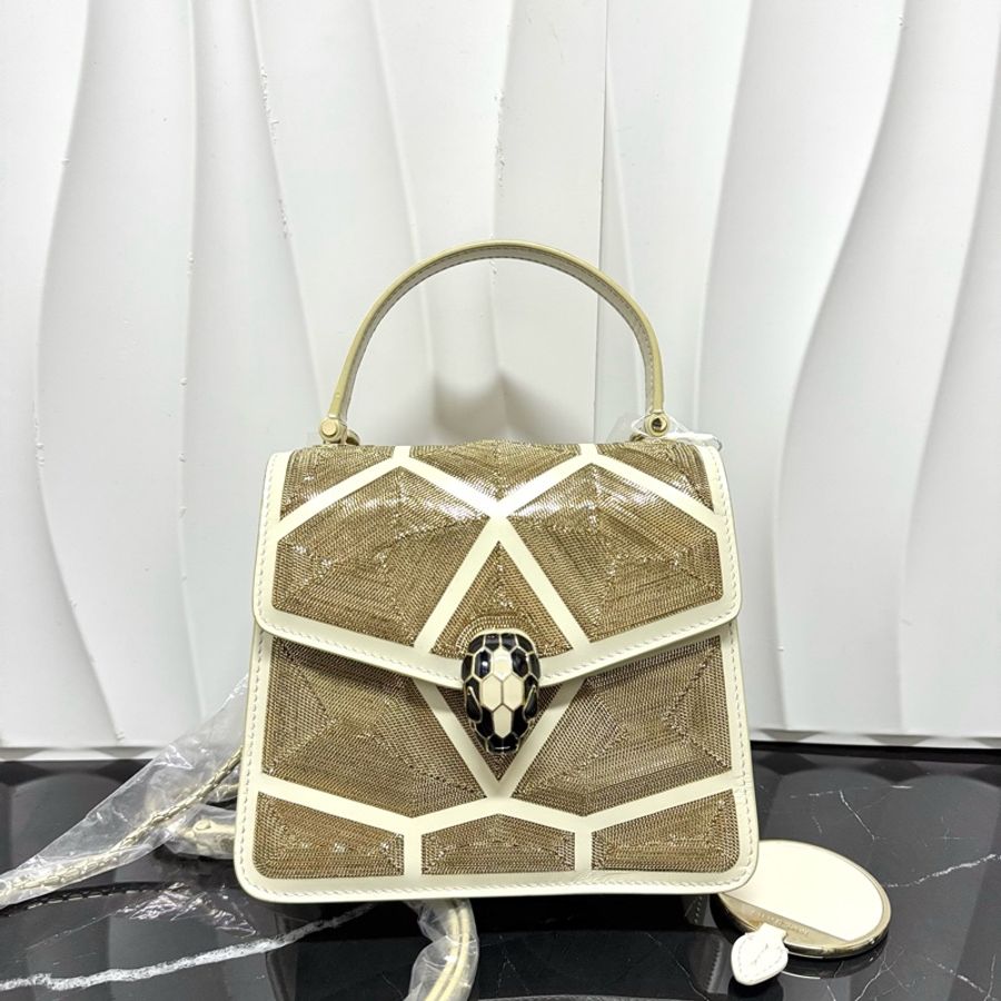 寶格麗 BVLGARI 蛇頭風琴包手提,單肩晚宴包, Million chain 圖案 小牛皮斜挎包 黑瑪瑙眼黑白琺瑯蛇首搭扣 單肩包手提包 白瑪瑙色-0