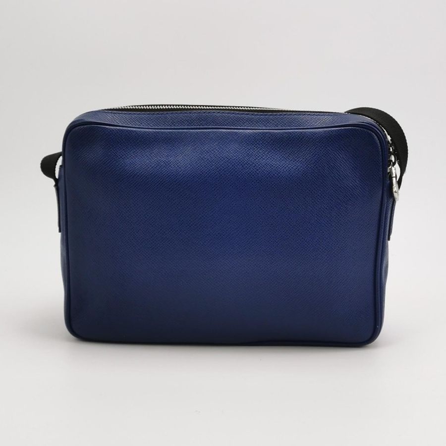 Louis Vuitton (LV) Outdoor牛皮純色拉鍊前袋斜挎包單肩包-4