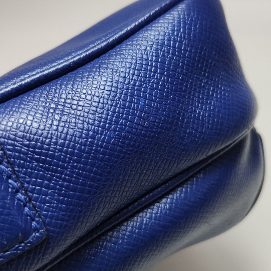 Louis Vuitton (LV) Outdoor牛皮純色拉鍊前袋斜挎包單肩包-9