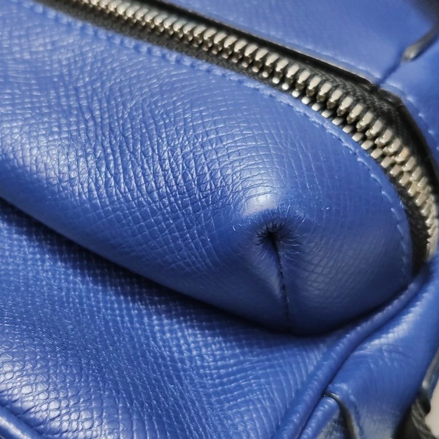 Louis Vuitton (LV) Outdoor牛皮純色拉鍊前袋斜挎包單肩包-10