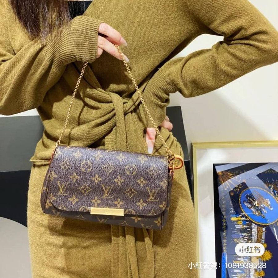 LV 經典老花M40717 🎀現品實拍 🎀 Favorite PM (小) 經典花紋鍊條肩背包 斜背包~二手-6