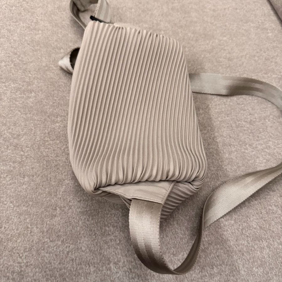 Pleats please 米色腰包-2