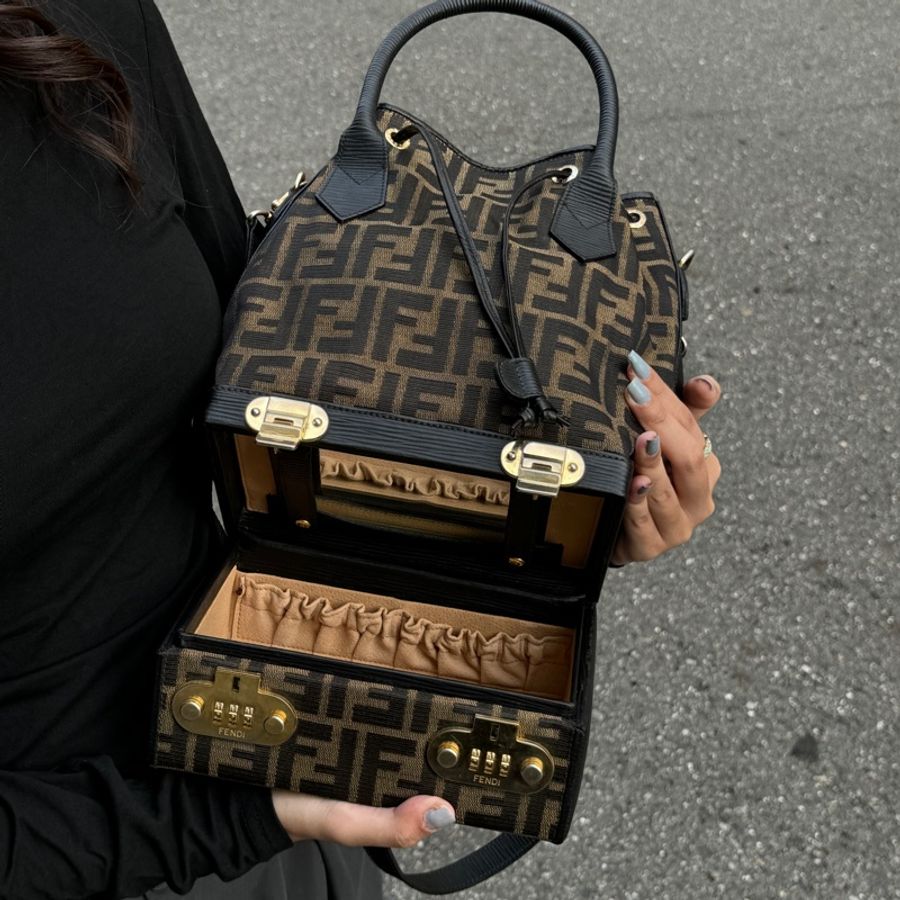 (極新|限量絕版款🎁) FENDI 芬迪 限量逸品 斜背包 專櫃21萬!-2
