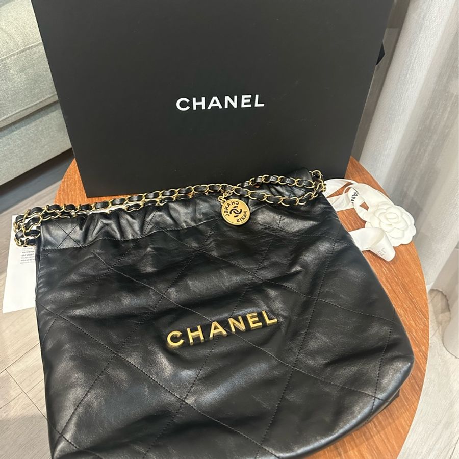 Chanel 香奈兒經典款22bag小號黑金 牛皮99新 狀況都有拍出來 全球保固內(到2028)-0