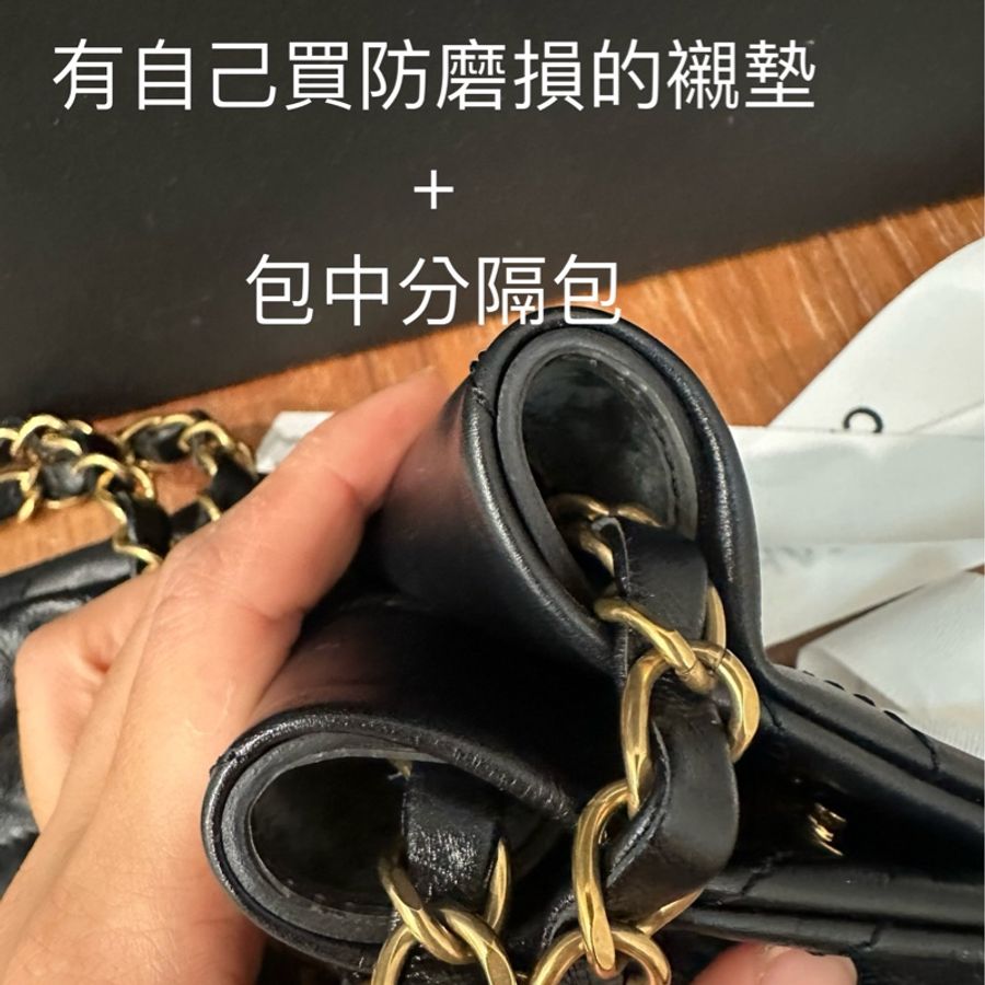 Chanel 香奈兒經典款22bag小號黑金 牛皮99新 狀況都有拍出來 全球保固內(到2028)-5
