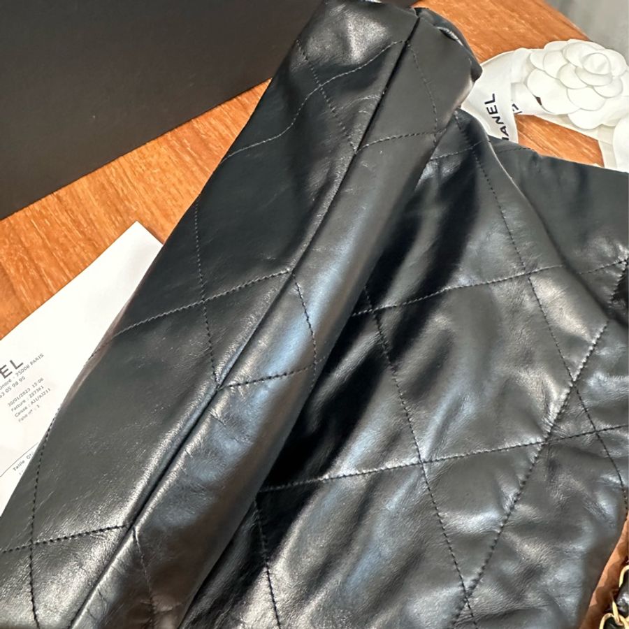 Chanel 香奈兒經典款22bag小號黑金 牛皮99新 狀況都有拍出來 全球保固內(到2028)-14