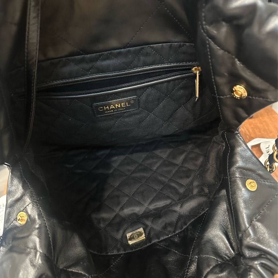 Chanel 香奈兒經典款22bag小號黑金 牛皮99新 狀況都有拍出來 全球保固內(到2028)-15
