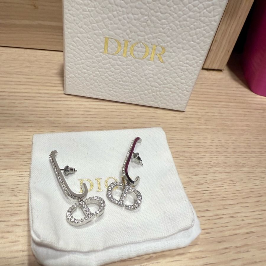 Dior經典水鑽耳環購於拍拍圈-5