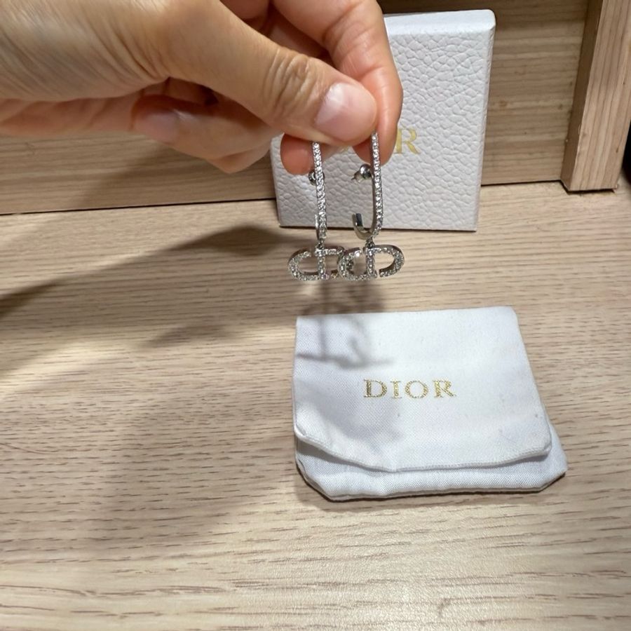 Dior經典水鑽耳環購於拍拍圈-6