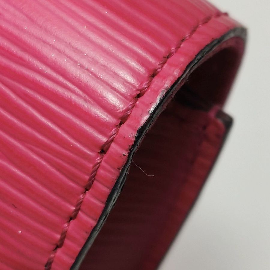 Louis Vuitton (LV) Louise牛皮純色字母logo水波紋woc斜挎包-16