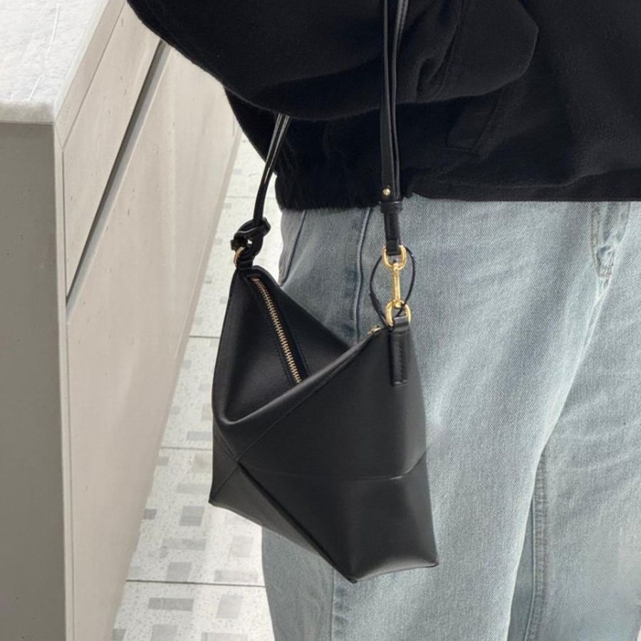 🎉新品好折扣✨Loewe 亮面納帕小牛皮 Puzzle Fold Pouch包 黑色-3