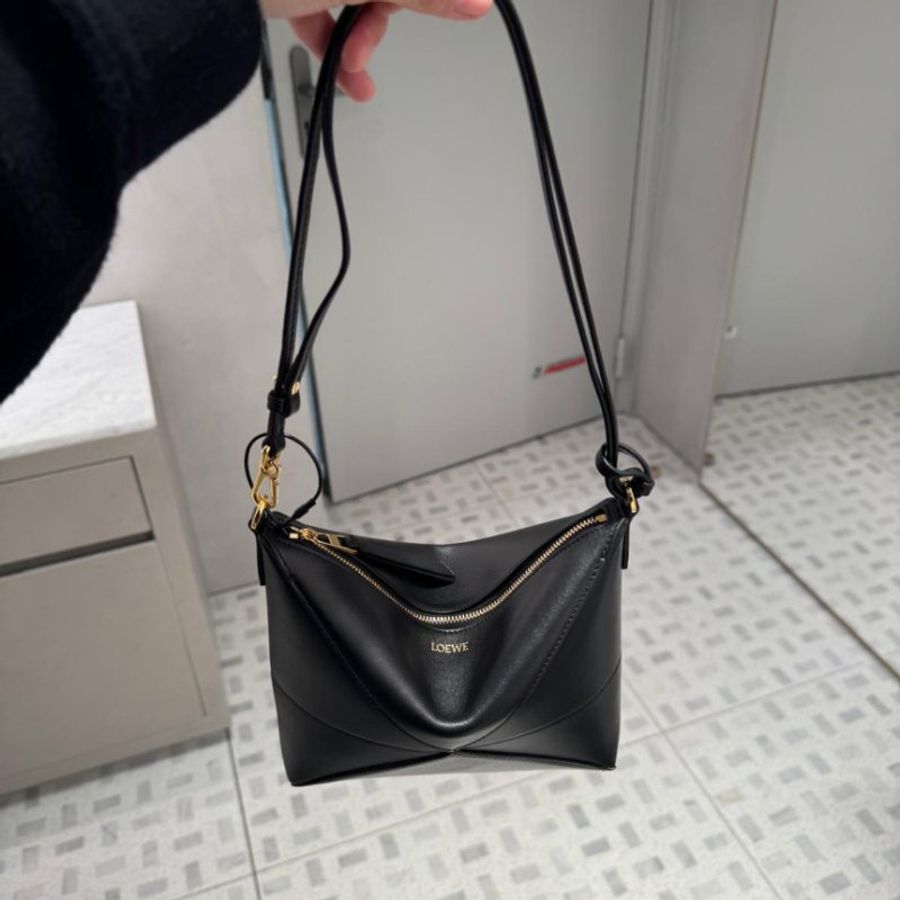 🎉新品好折扣✨Loewe 亮面納帕小牛皮 Puzzle Fold Pouch包 黑色-8