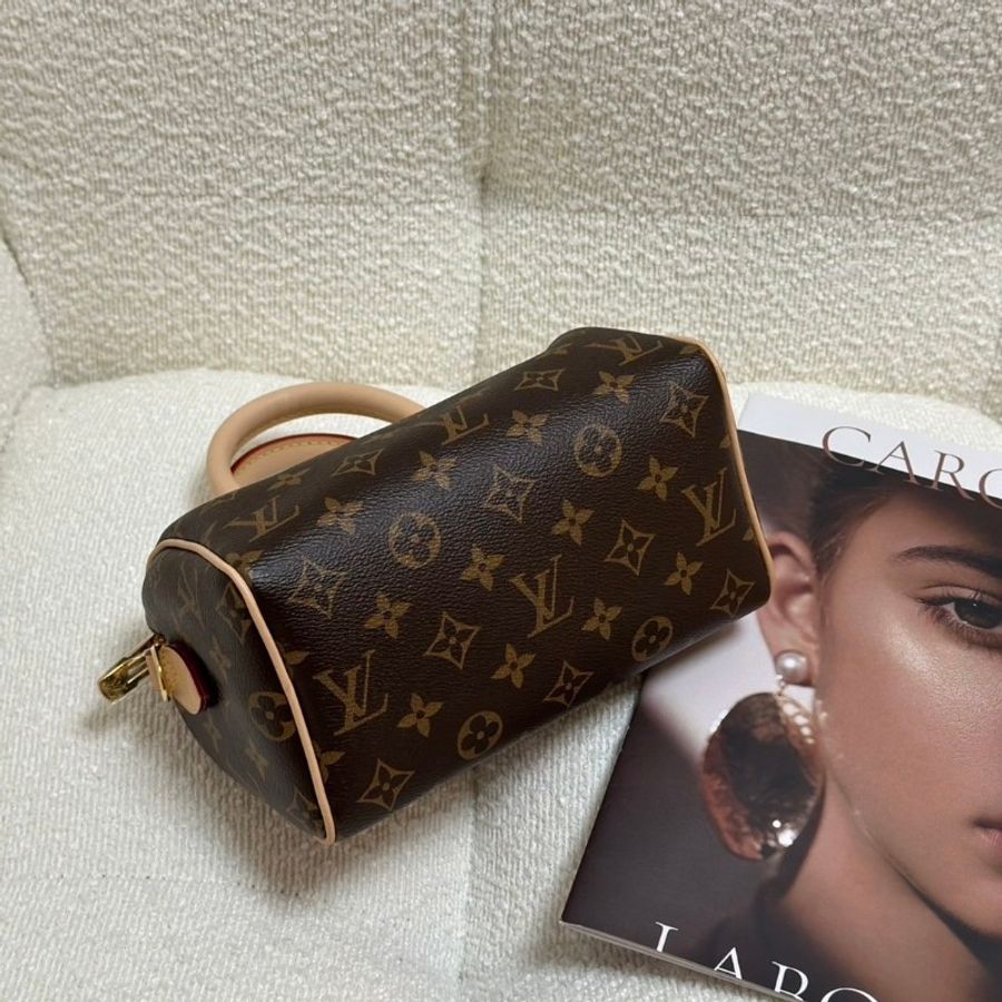 全新全配
LV speedy 20 黑色肩帶-10