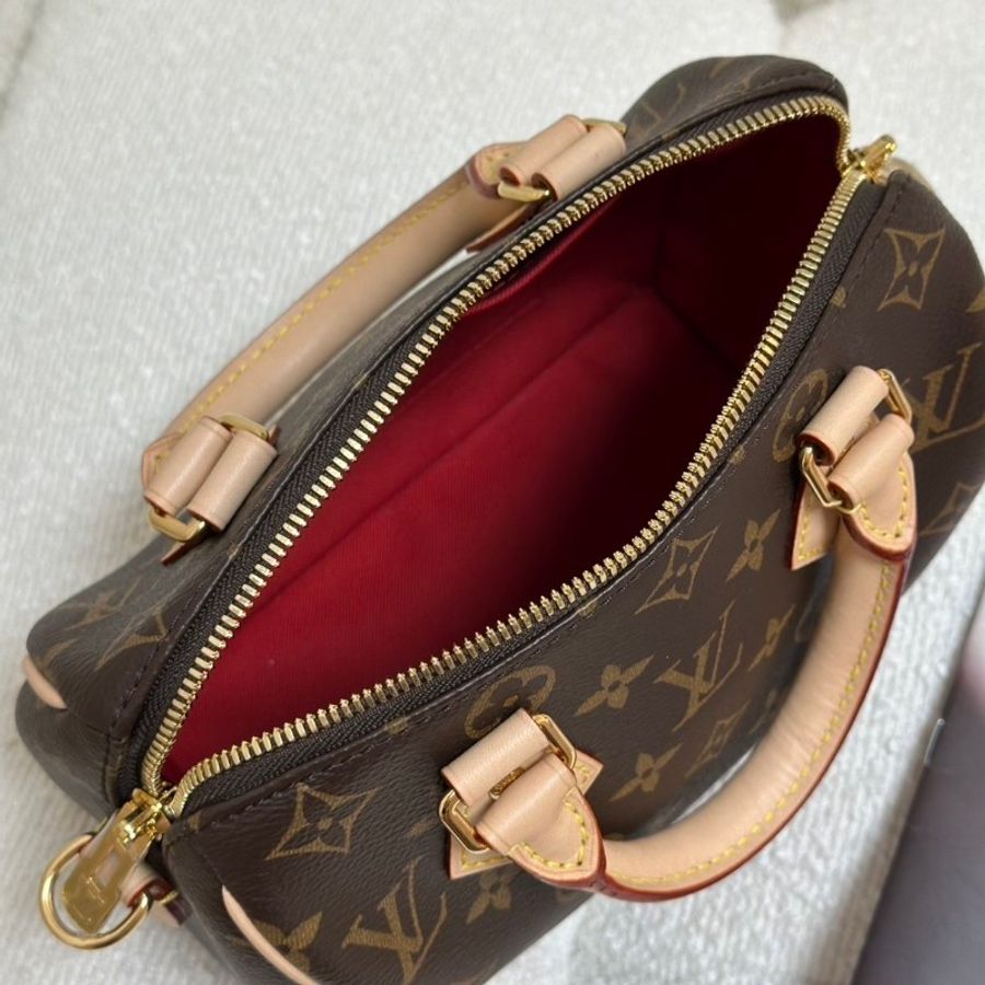 全新全配
LV speedy 20 黑色肩帶-11