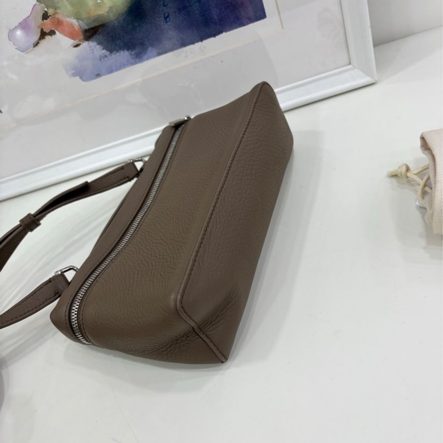 Loro Piana L19 大象灰銀色 23年購證 尺寸:19×11×6.5cm-5