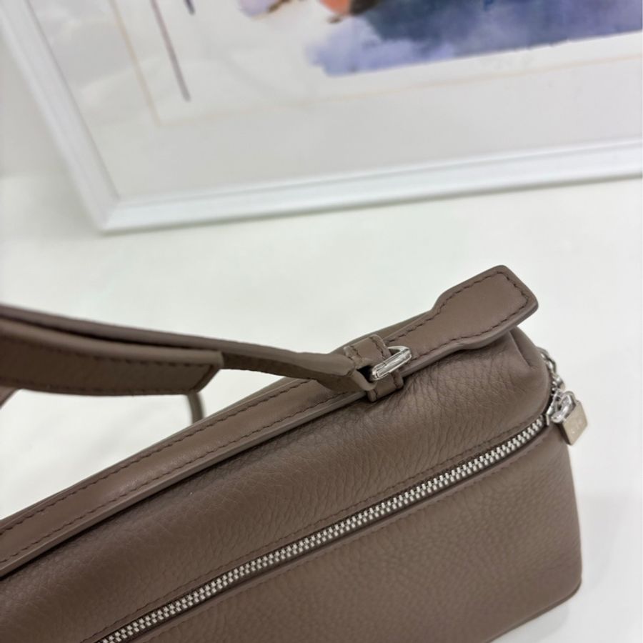 Loro Piana L19 大象灰銀色 23年購證 尺寸:19×11×6.5cm-6