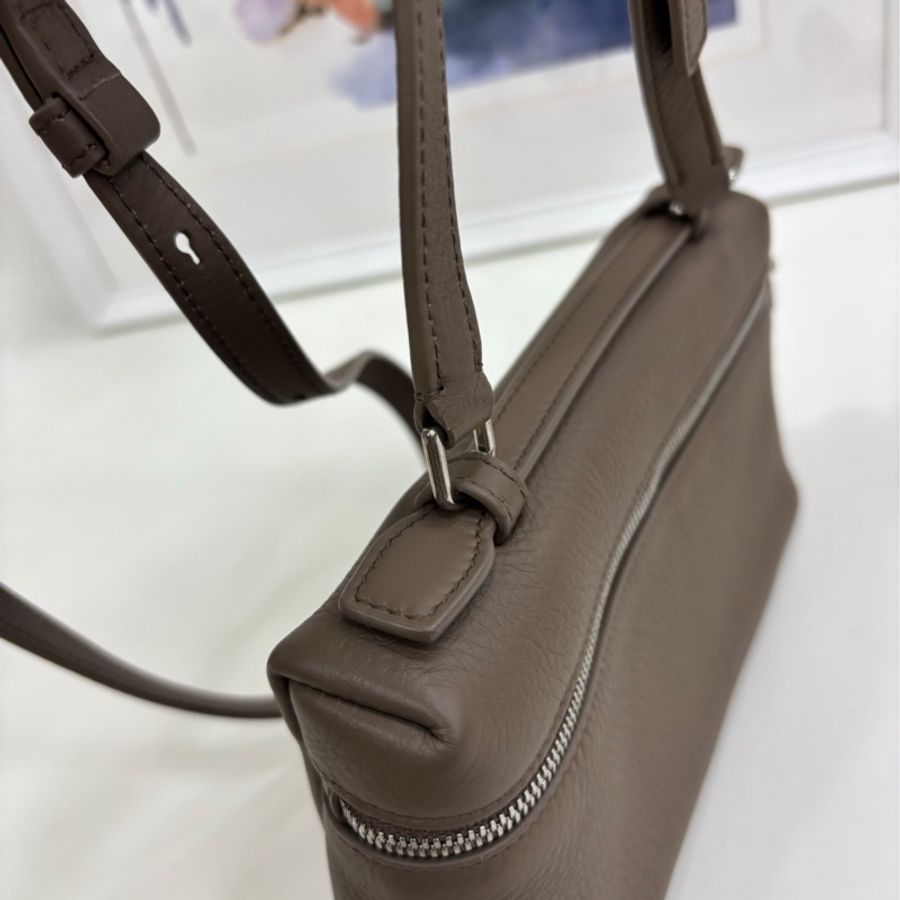 Loro Piana L19 大象灰銀色 23年購證 尺寸:19×11×6.5cm-7