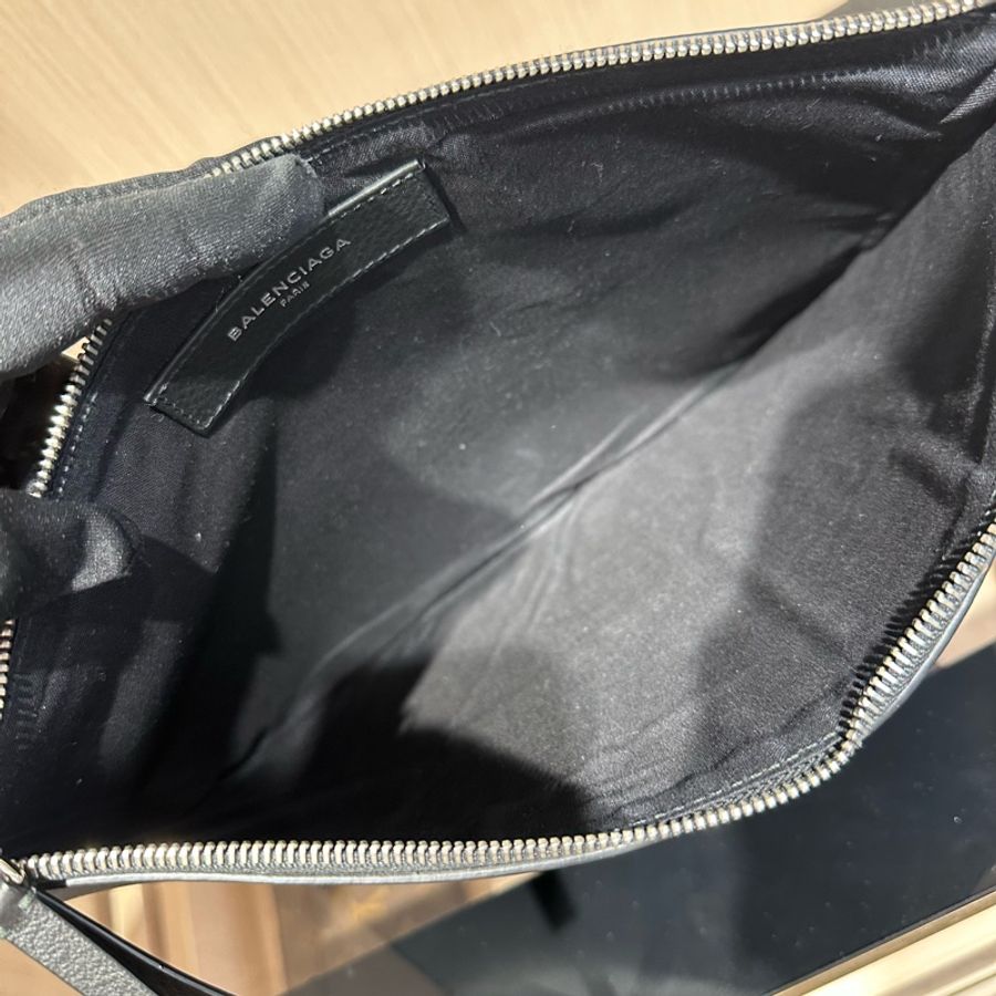 Balenciaga巴黎世家 字母微标Logo拉链开合 手拿包-8