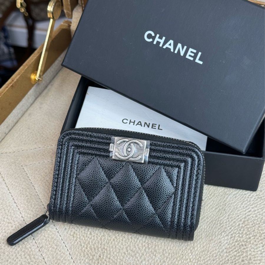 在台現貨CHANEL Boy黑荔枝紋拉鍊零錢包🖤🩶新款現貨-0