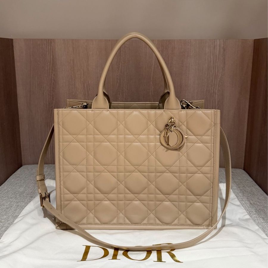 Dior Book 奶茶 裸 淡米色 裸奶Macrocannage 五格 大籐格紋 小牛皮 托特包 手提包 側背包 肩背包 斜背包-6
