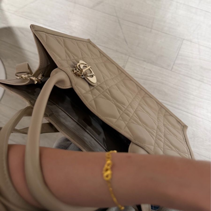 Dior Book 奶茶 裸 淡米色 裸奶Macrocannage 五格 大籐格紋 小牛皮 托特包 手提包 側背包 肩背包 斜背包-11