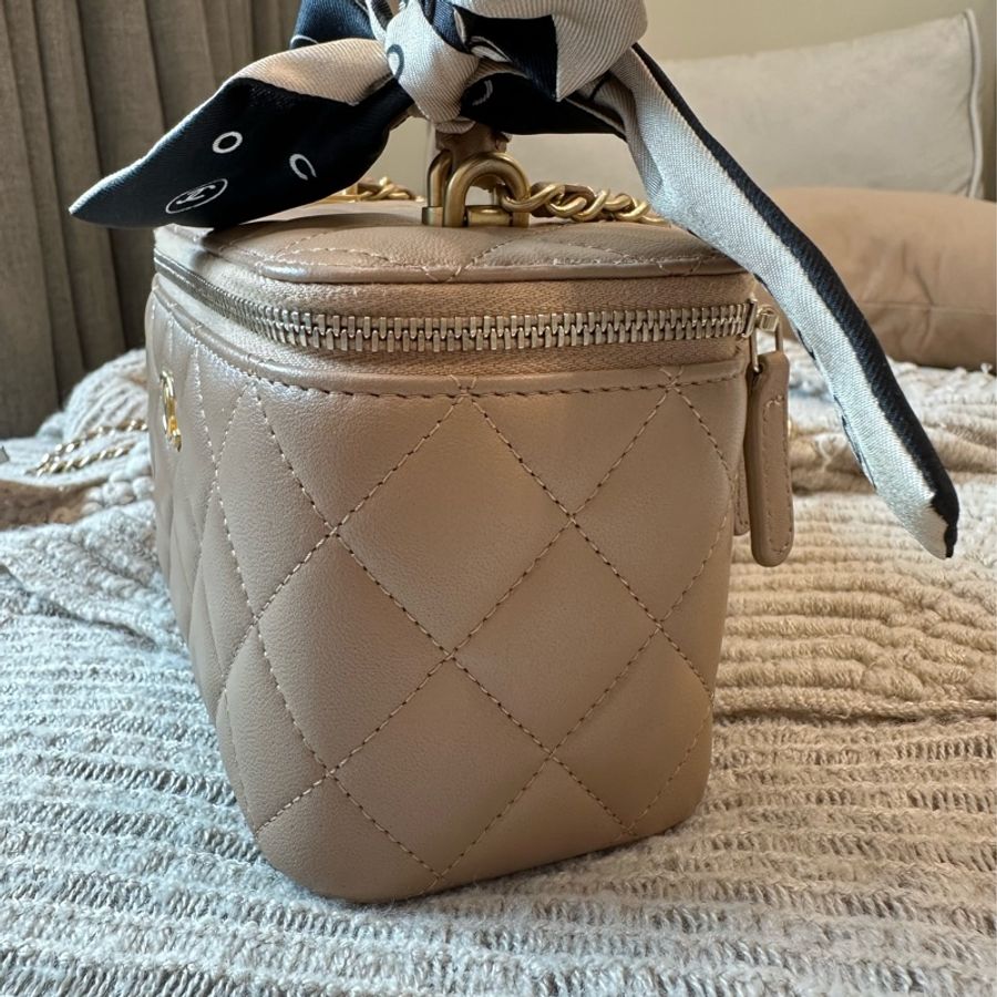 Chanel 長盒子 化妝包 側背包 米色 台灣專櫃購入全配-35
