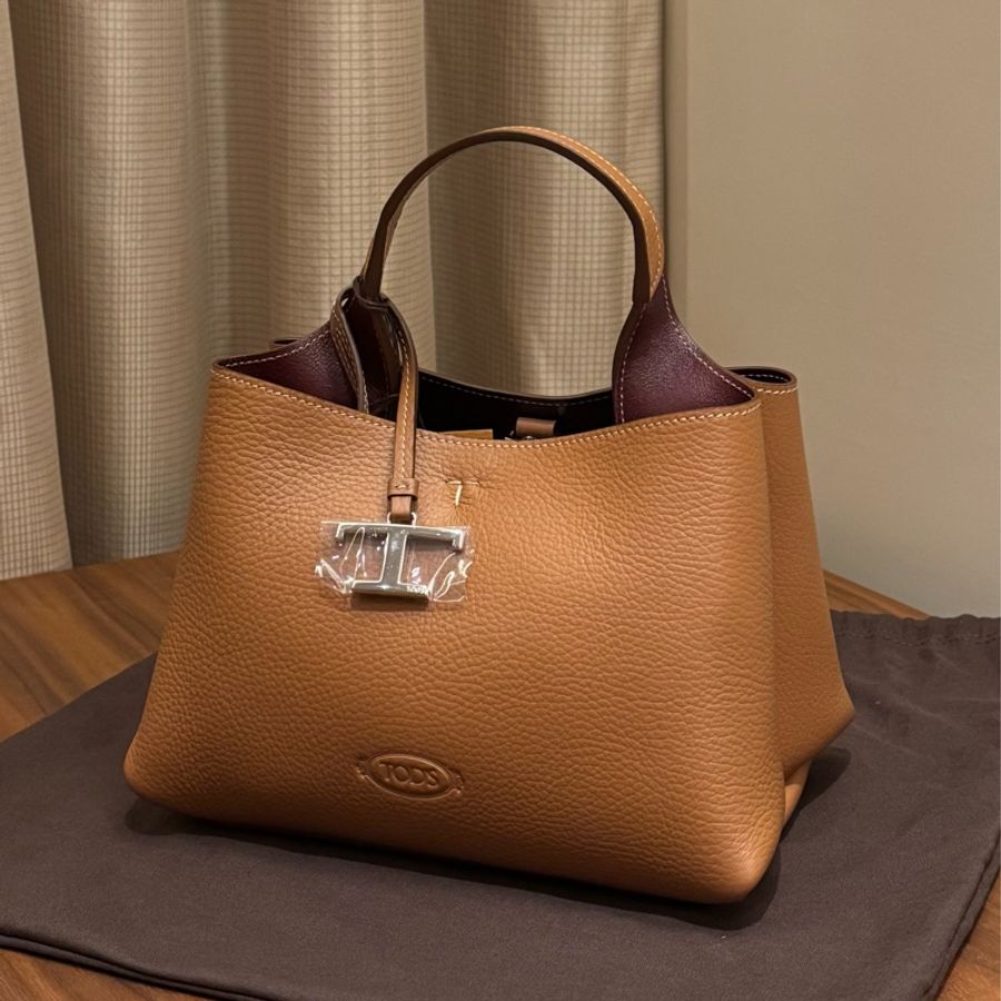 TODS Timeless 系列荔枝紋牛皮金屬字母LOGO 手提斜背包-0