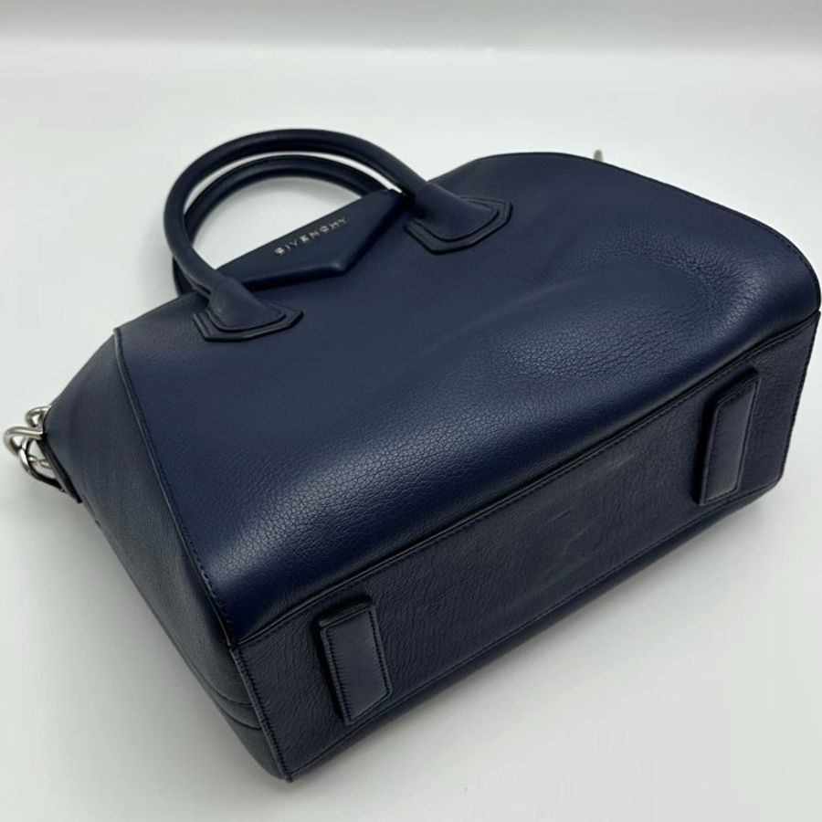 GIVENCHY Antigona系列手提肩背鑽石包 28*22*15 98新配件塵袋-1