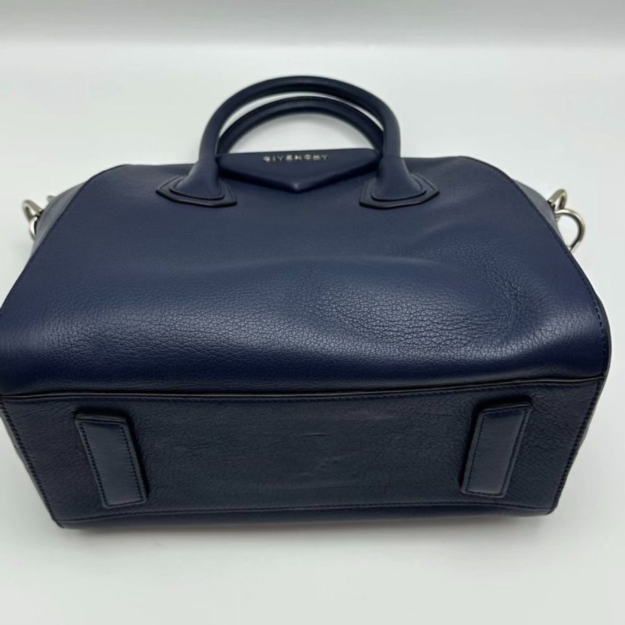 GIVENCHY Antigona系列手提肩背鑽石包 28*22*15 98新配件塵袋-4