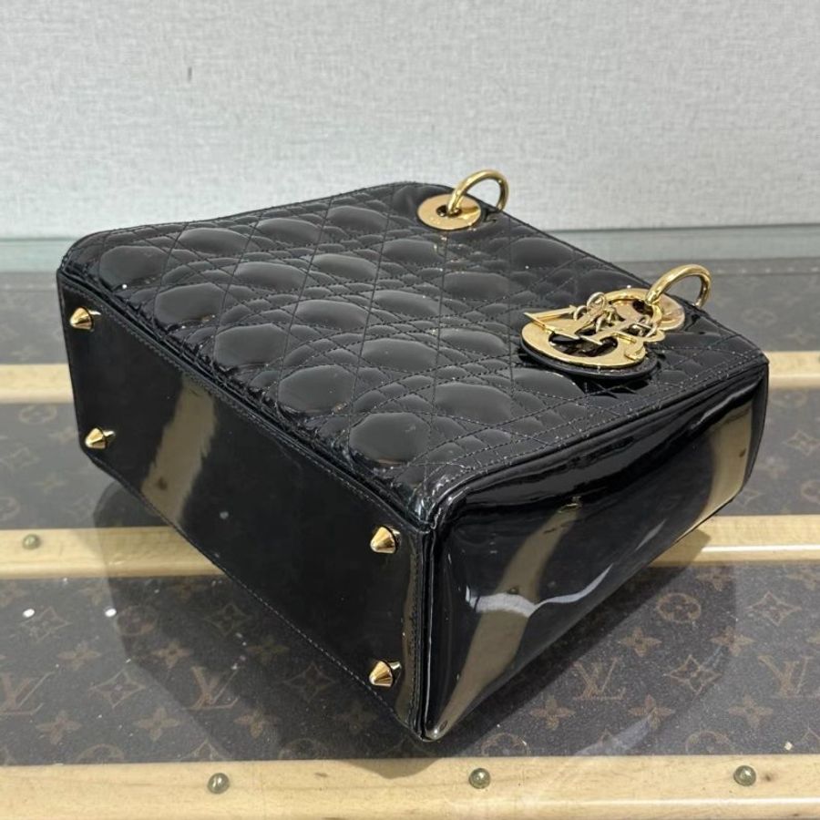 DIOR 黑金漆皮黛妃五格手提斜背包24*21*12 98新配件塵袋-5