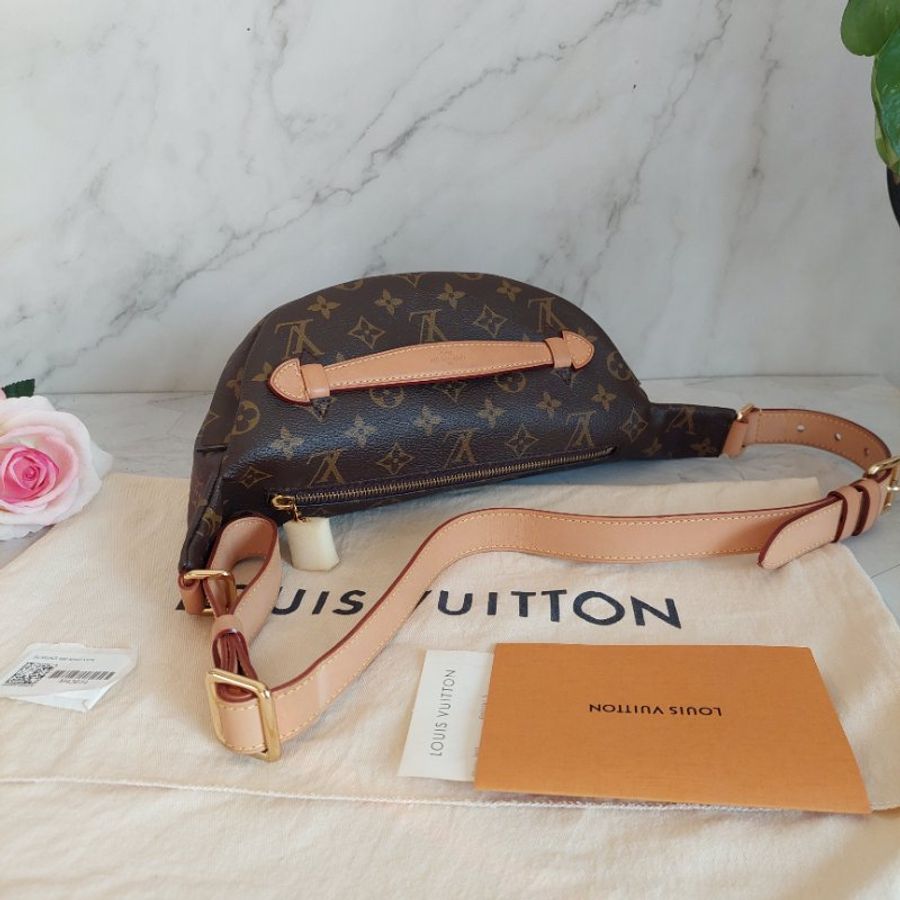 LV M43644 Bumbag🎀現品實拍 🎀 Monogram老花字紋 腰包 斜背包 胸口包-2