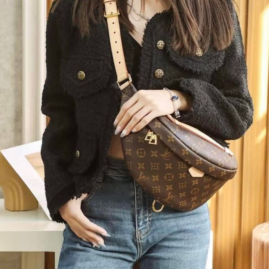LV M43644 Bumbag🎀現品實拍 🎀 Monogram老花字紋 腰包 斜背包 胸口包-10