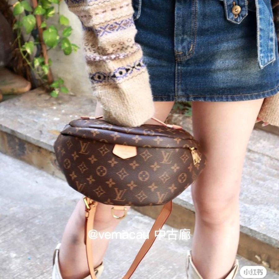 LV M43644 Bumbag🎀現品實拍 🎀 Monogram老花字紋 腰包 斜背包 胸口包-12