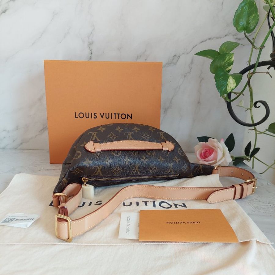 LV M43644 Bumbag🎀現品實拍 🎀 Monogram老花字紋 腰包 斜背包 胸口包-17