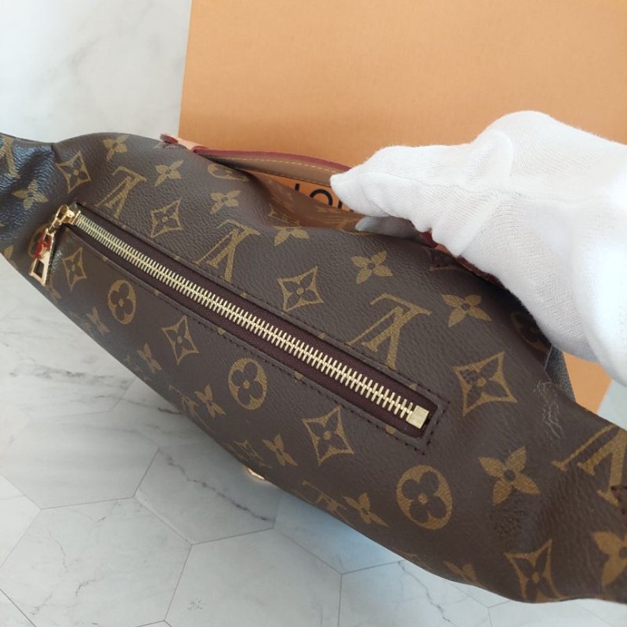 LV M43644 Bumbag🎀現品實拍 🎀 Monogram老花字紋 腰包 斜背包 胸口包-24