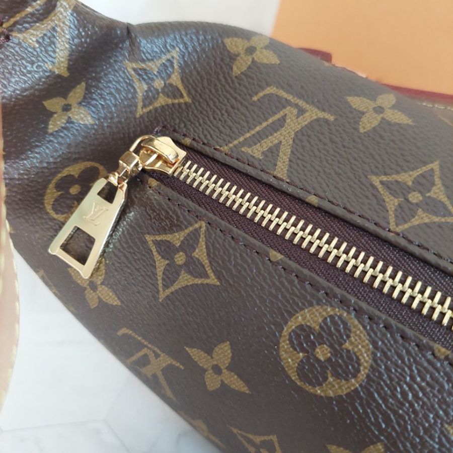 LV M43644 Bumbag🎀現品實拍 🎀 Monogram老花字紋 腰包 斜背包 胸口包-25