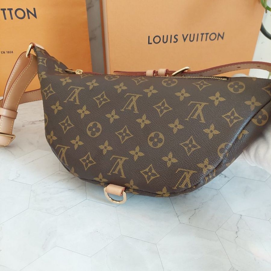 LV M43644 Bumbag🎀現品實拍 🎀 Monogram老花字紋 腰包 斜背包 胸口包-26
