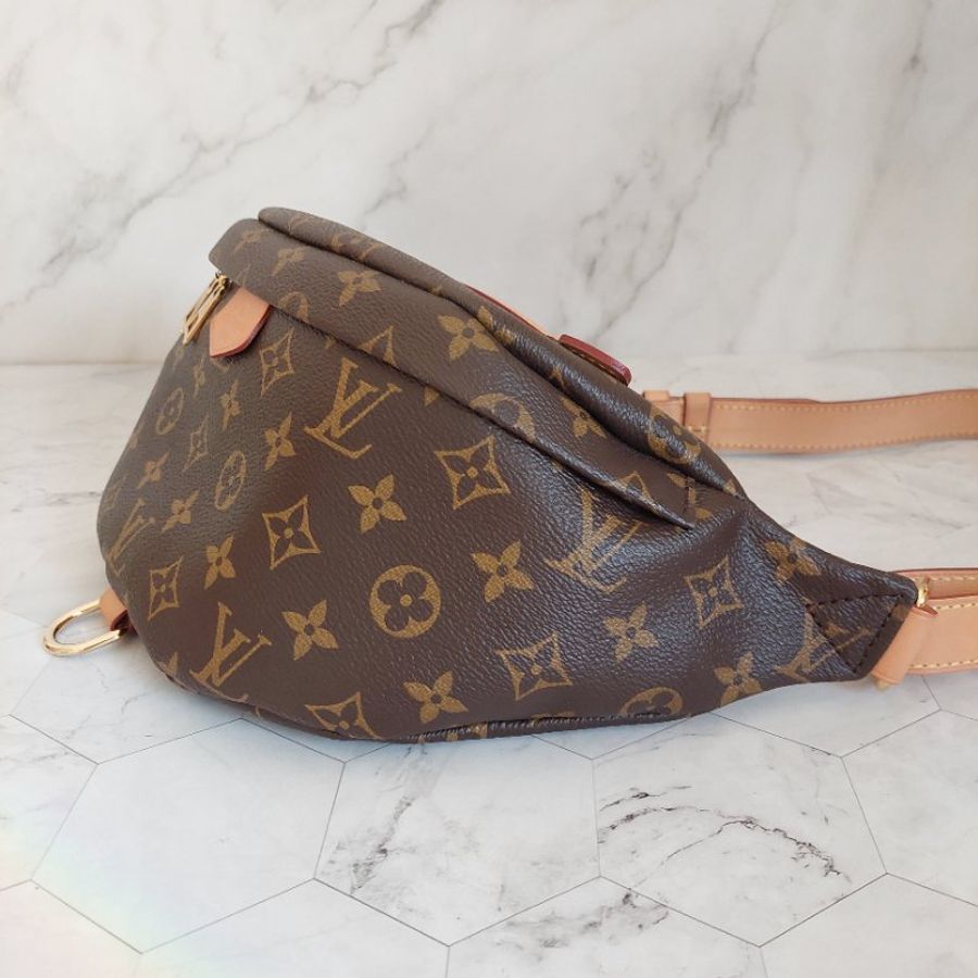 LV M43644 Bumbag🎀現品實拍 🎀 Monogram老花字紋 腰包 斜背包 胸口包-28